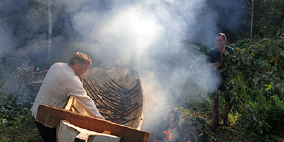 Expanding a dugout boat in Saarisoo Soomaa national park 400x200