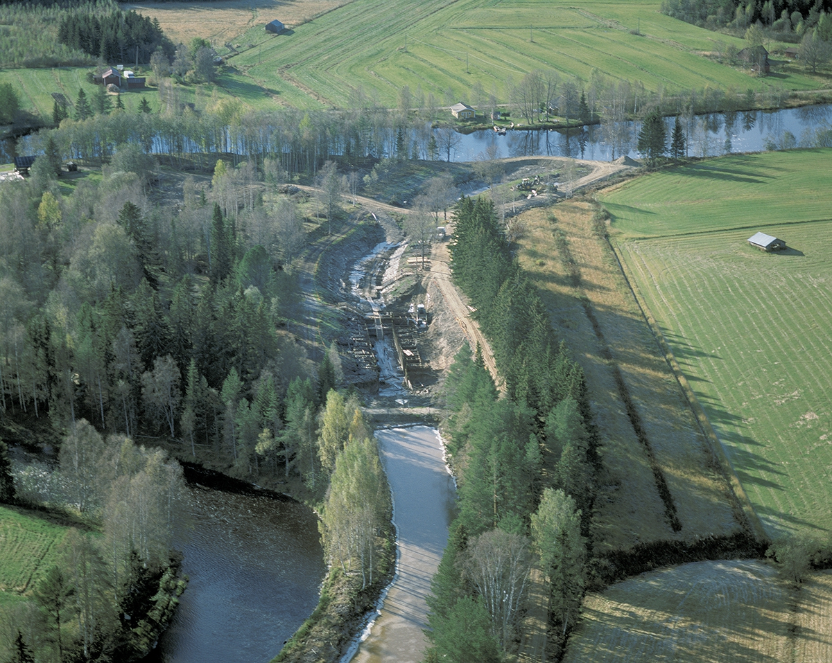 Saarikosken kanavan rakentaminen Iisalmessa 6.10.1998.