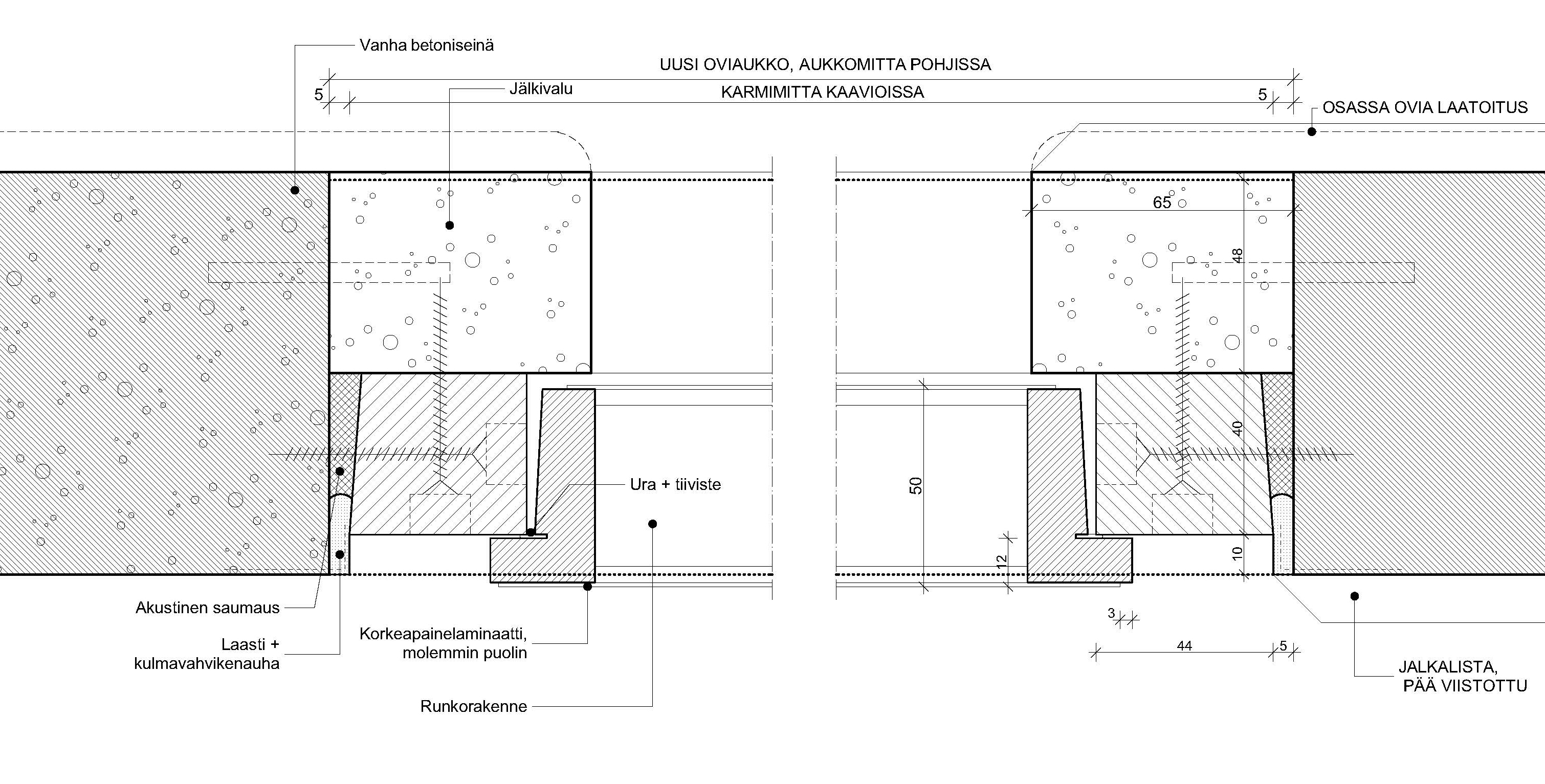 Uusi väliovi uudessa oviaukossa. Ovet sovitettiin betoniseiniin alkuperäiseen tapaan ilman listoituksia. Ääneneristystä parannettiin lisäämällä tiivisteet.