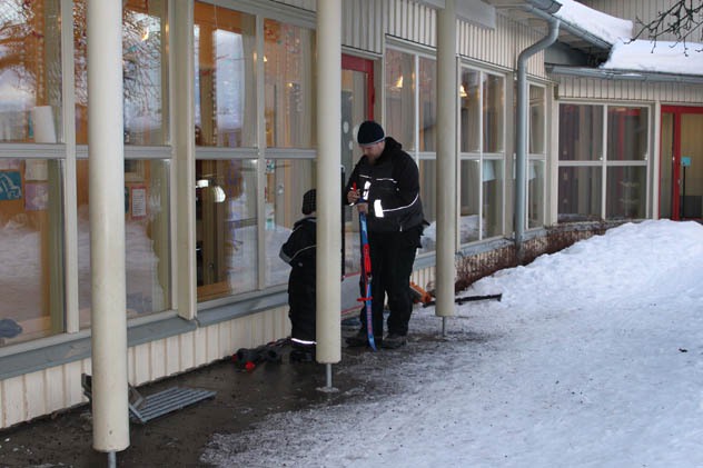 Päiväkodin edustalla.